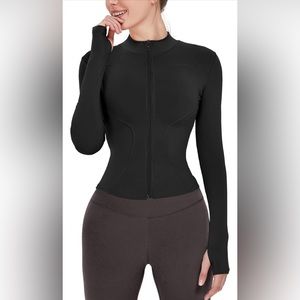 NWOT Women’s slim fit light weight workout/ running jacket size S/M
